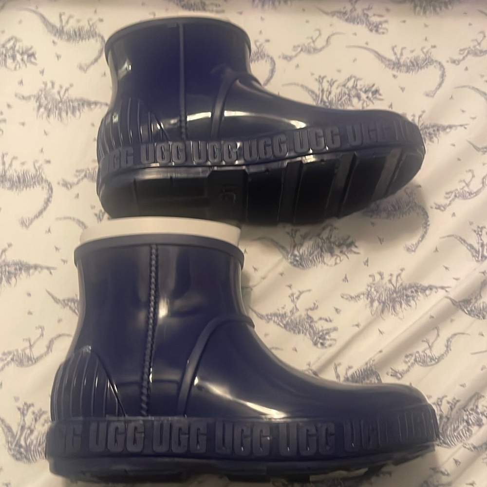 UGG Kids Navy Blue Rain Boots with White Trim